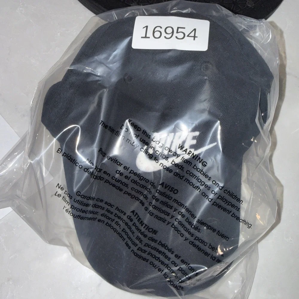Nike rise structured